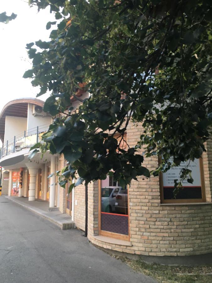 Konde Apartments B Dunajska Streda Ngoại thất bức ảnh