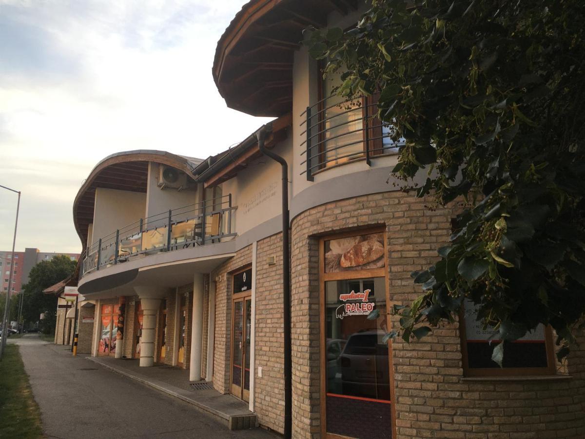 Konde Apartments B Dunajska Streda Ngoại thất bức ảnh